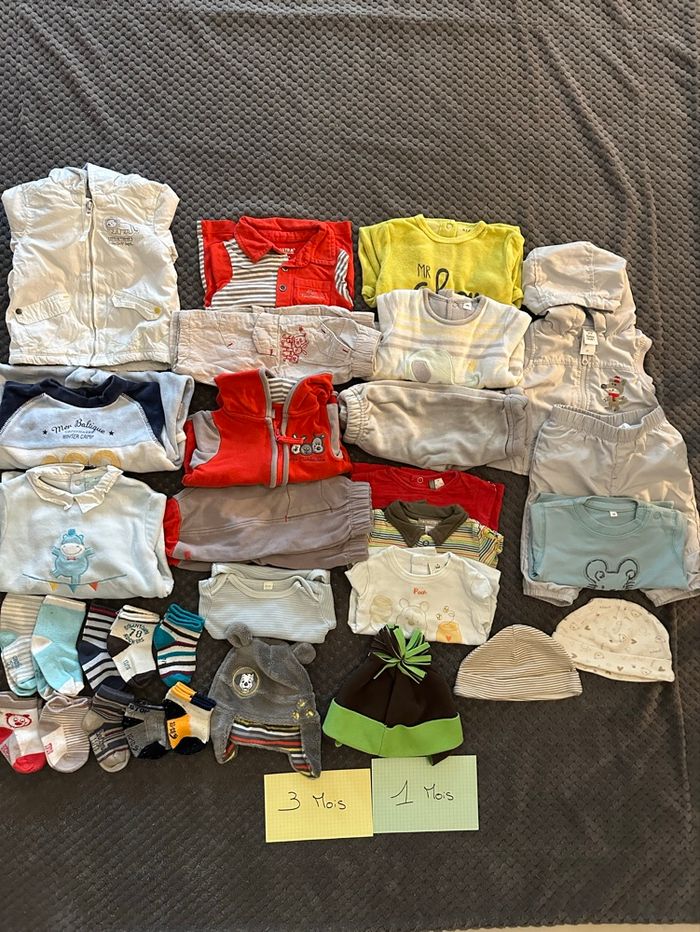 Lot vêtements bébé garçon 1 mois et 3 mois