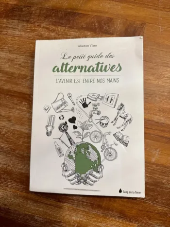 Livre le petit guide des alternatifs l’avenir est entre nos mains