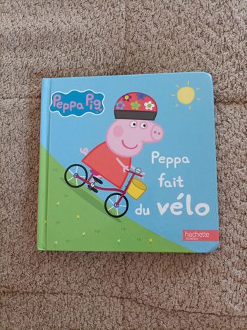 Livre cartonné Peppa pig : Peppa fait du vélo