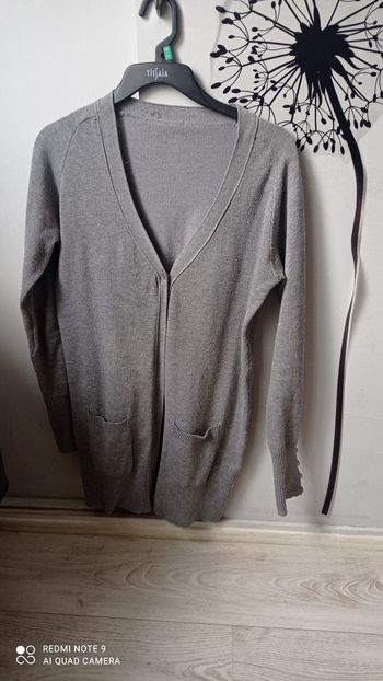 Gilet long gris taille S,bon état.