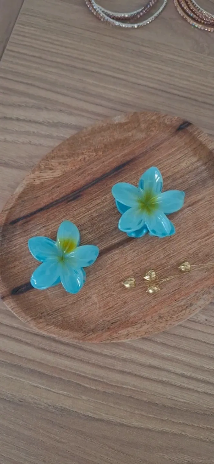 💚 Lot mini pinces fleurs bleues + bracelets strass verts – Neuf - photo numéro 4