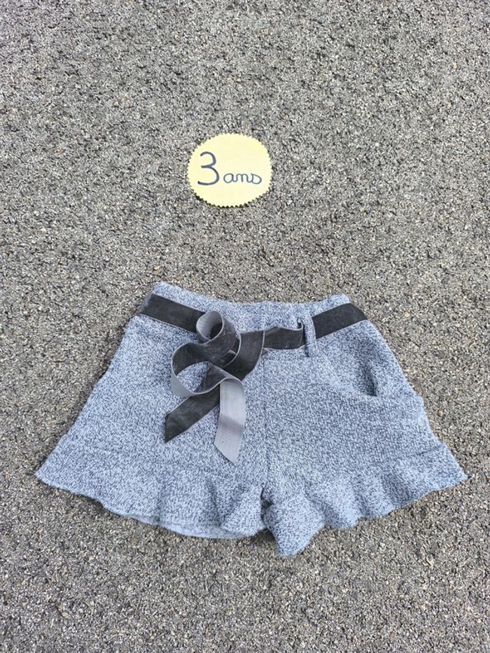 Short taille 3 ans en très bon état