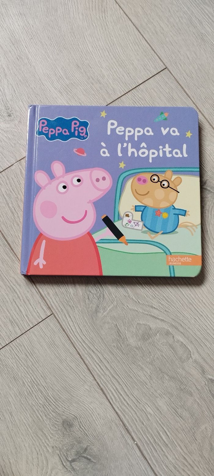 Livre cartonnée Peppa va a l'hôpital