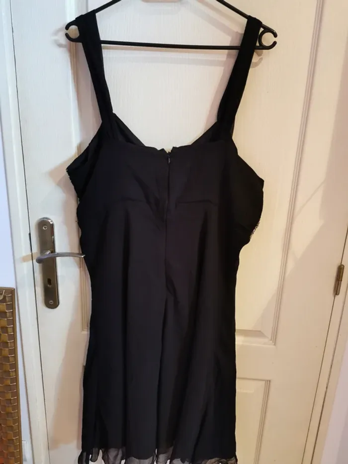 Jolie robe de soirée noire T 46 - photo numéro 2