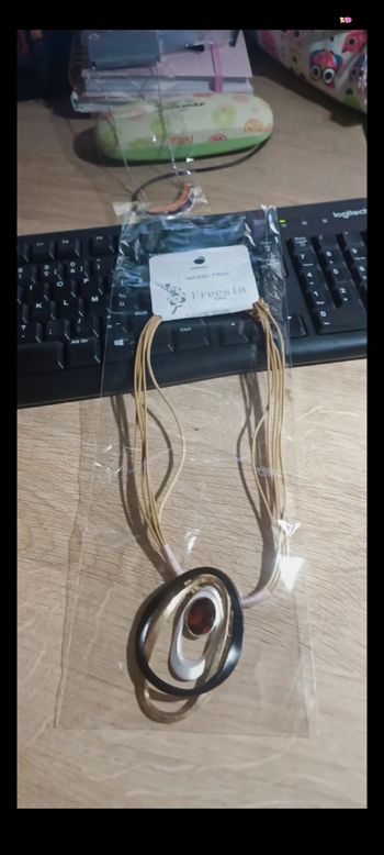 Collier kaki