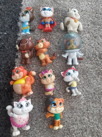 Lot de figurine des 44 chats