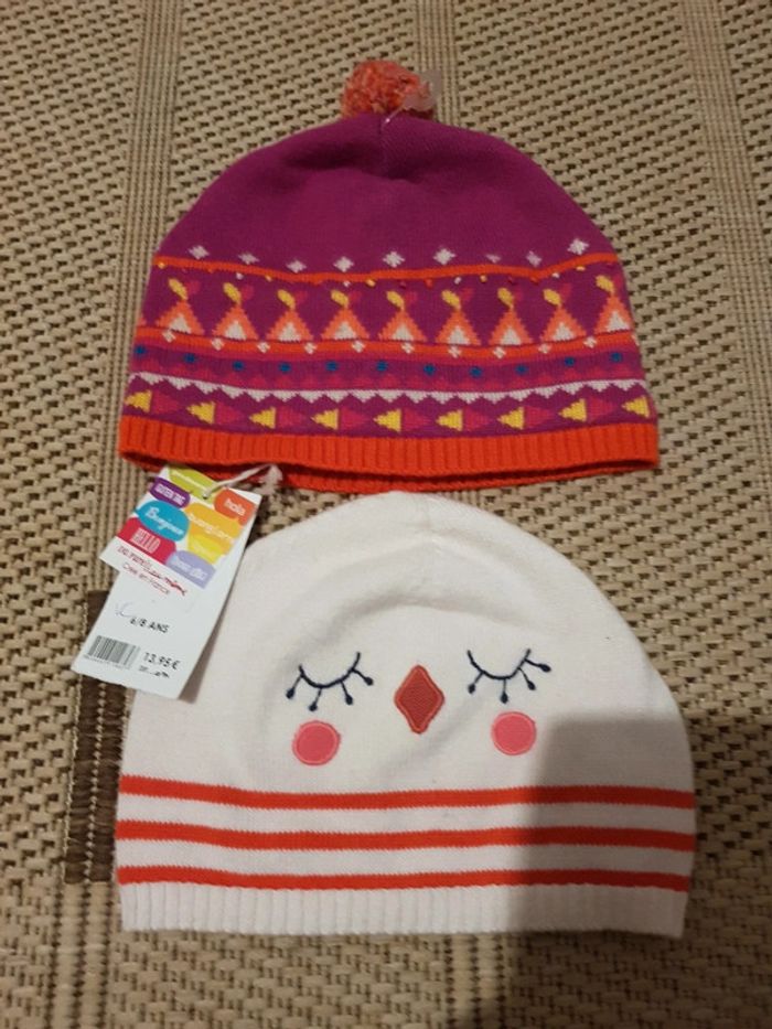 2 bonnets neufs 6-8 ans DPAM