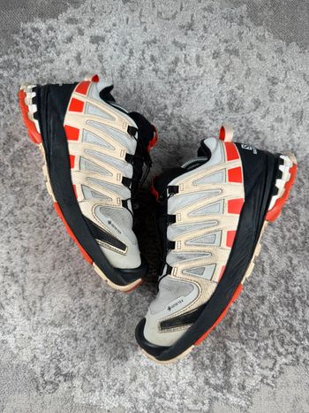 Salomon XA Pro 3D V8 - Gore-Tex - Black & White & Orange