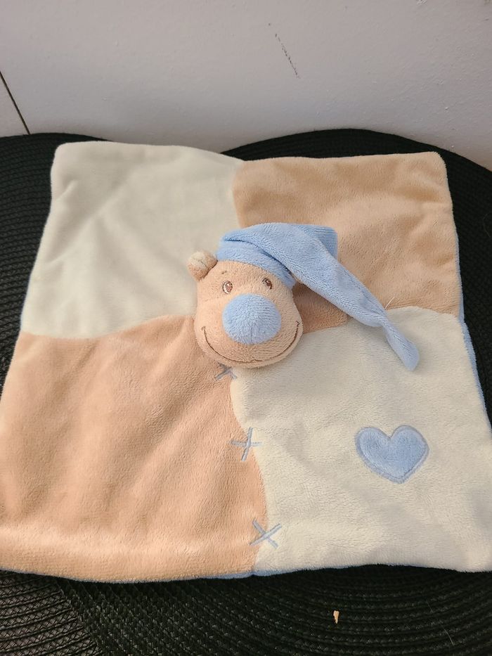 Doudou plat ours MANON ET VALENTIN coeur bleu - photo numéro 2