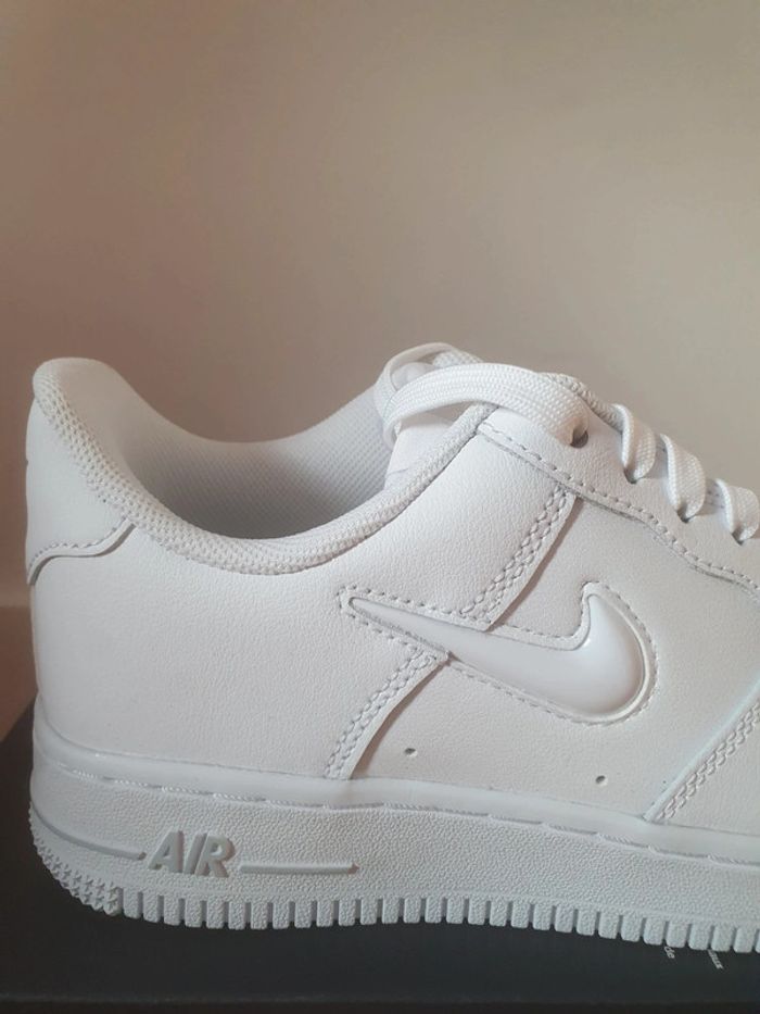 Nike Air Force 1 "full white"(36.5) - photo numéro 3