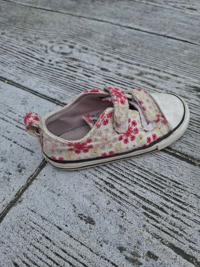 Converse fleurie 25 - photo numéro 2