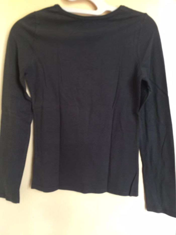 T-shirt gris avec motif papillon rose - photo numéro 3