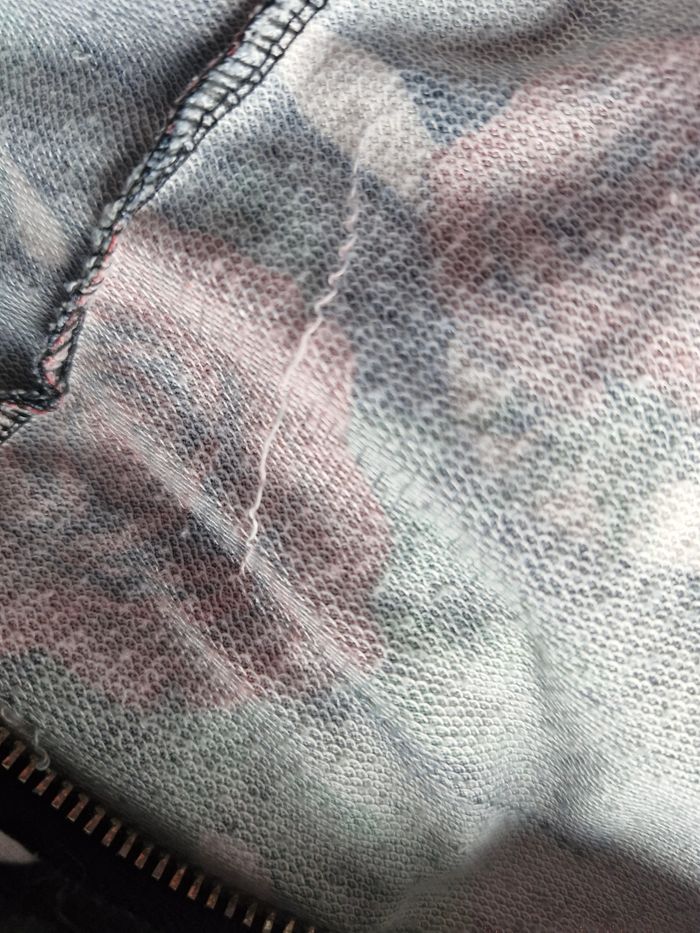 Superbe veste zippée camouflage et roses - photo numéro 9