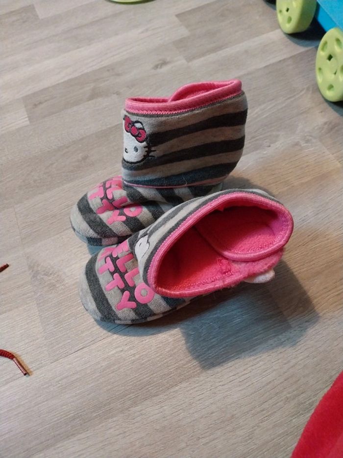 Chaussons hello kitty 24 très bon état