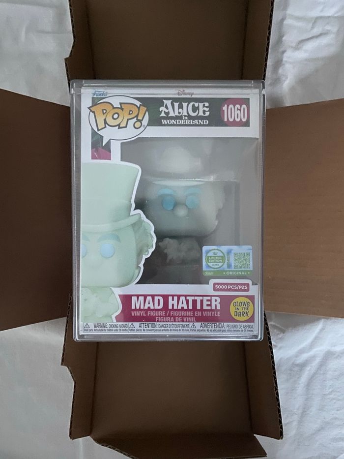 Funko Pop! Mad Hatter Glow in the Dark – Alice in Wonderland -#1060 - photo numéro 4