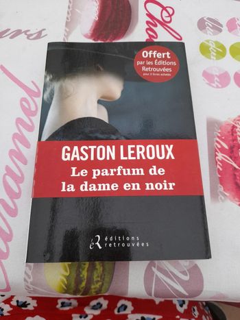 Le parfum de la dame en noir