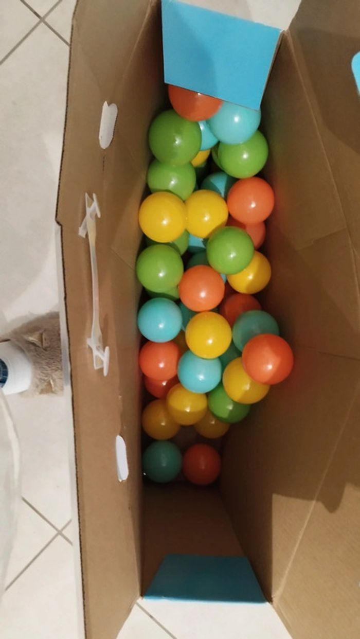 Aire de jeux a balle pour bébé , pliant et avec la boîte d'origine - photo numéro 3