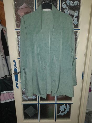 Jolie veste légère un jour ailleurs