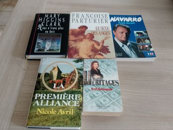 Lot de 5 livres, romans,(25)(Nicole Avril ect.)