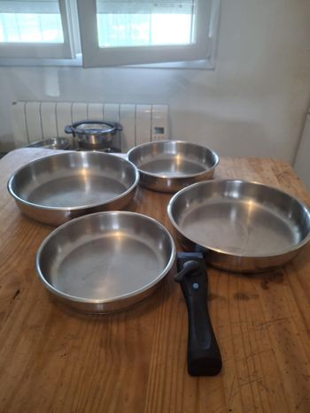 4 poêles en inox Arthur Martin tout feux dont induction