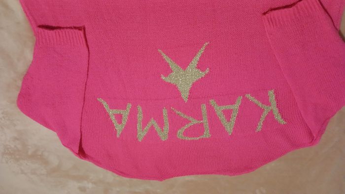 Tunique coll V  avec fantaisie doree dans le dos