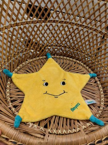 Doudou plat étoile Pampers