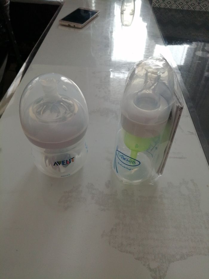 2 biberons: avent philips et DrBrown's