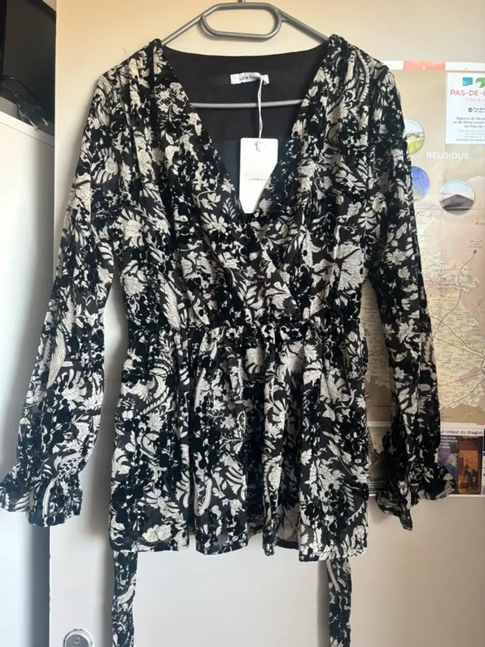 Blouse à manche longue noir taille 38-40
