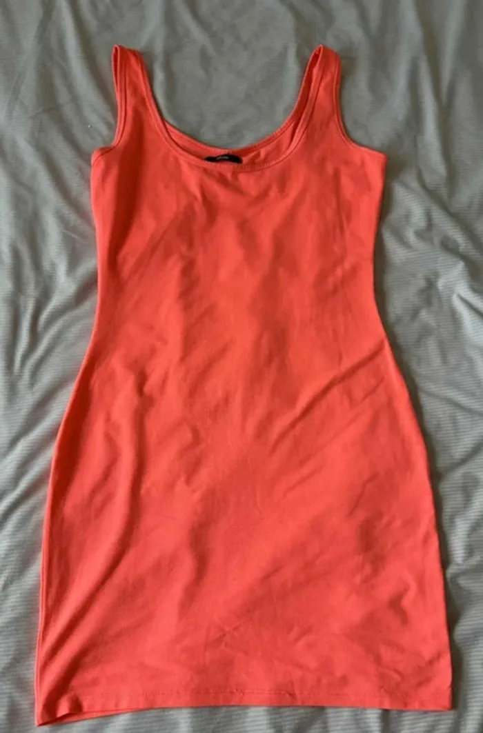 Robe rose fluo mim taille m .