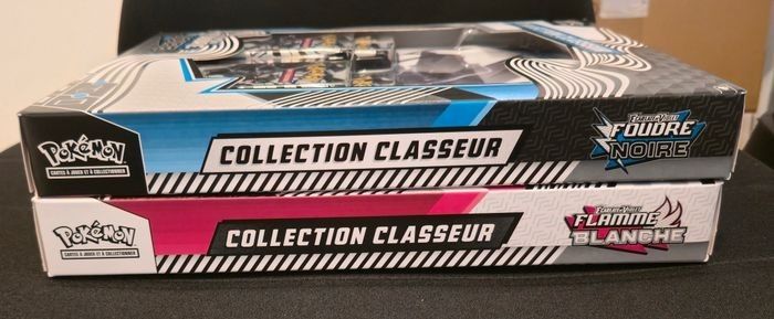 Pokémon Lot de 2 Coffrets Collection Classeur EV10.5 Flamme Blanche et Foudre Noir - photo numéro 6
