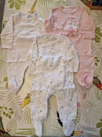 Lot de 3 pyjamas taille 9mois