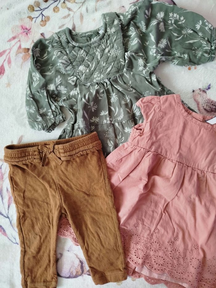 Lot vêtements fille 12 mois - photo numéro 1