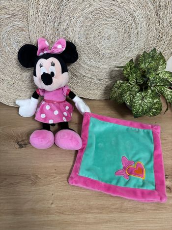 Doudou Minnie robe rose pois mouchoir vert cœur Disney 