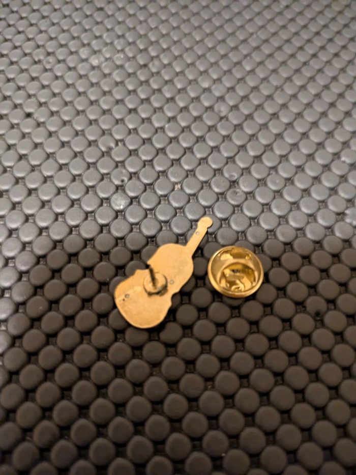 Pin's violon 🎻 musique - photo numéro 2