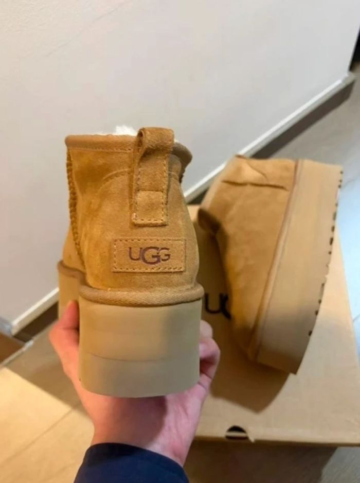 Bottes de neige UGG à talons hauts, pointure 40 - photo numéro 7