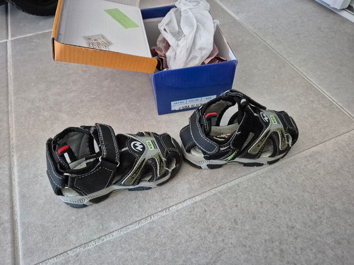 Sandales a scratch noires taille 21