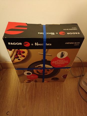 Crêpière fagor sous scellé