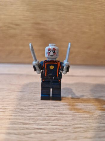 Figurine type lego Drax les gardiens de la galaxie Marvel