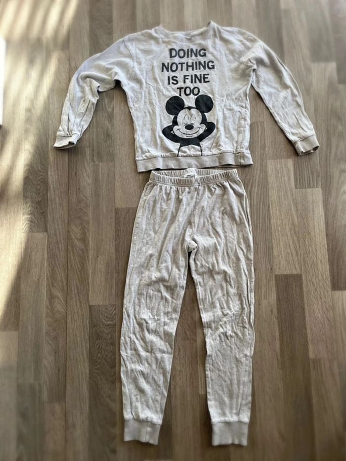 Très beau pyjama deux pièces Mickey Disney taille 8 ans