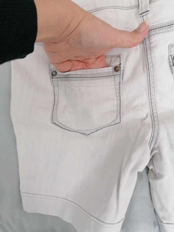 Short en jean camaïeu taille 40.. - photo numéro 8