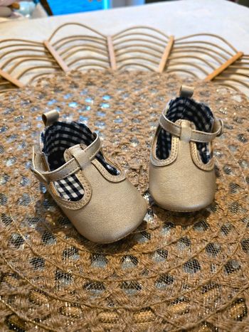 Chaussures dorée bride