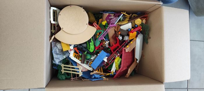 Carton de 7.5 kgs de playmobil en vrac - photo numéro 2