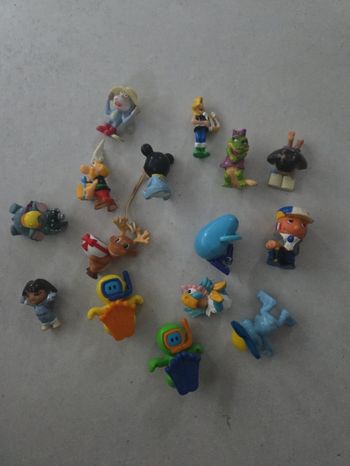 Lot de figurines kinder