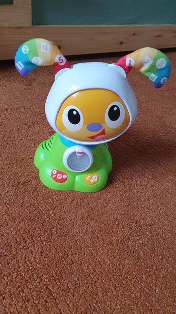 Chien interactif qui bouge et chante