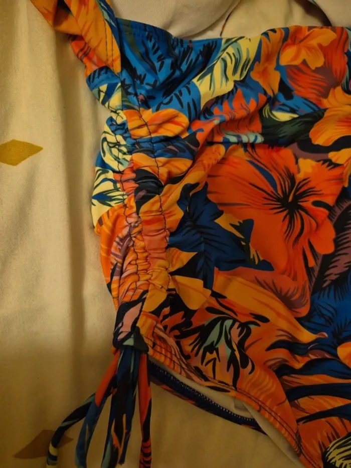 Maillot de bain à grosses fleurs - photo numéro 4