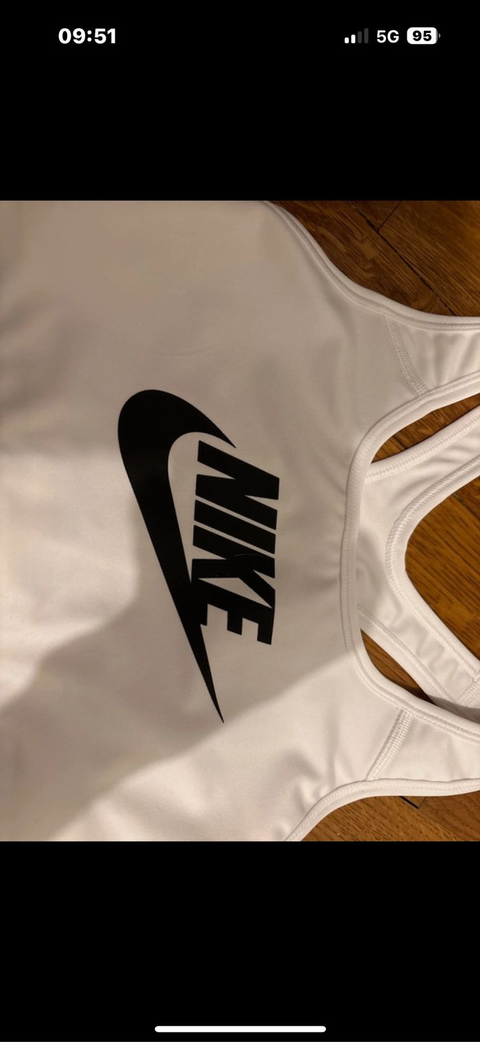 Brassière Nike blanche - photo numéro 3