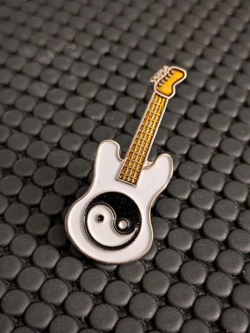 Pin's Guitare 🎸 Yin Yang