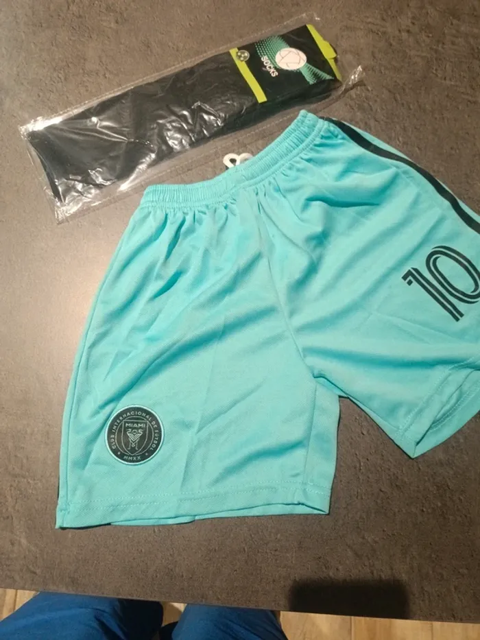 Tenue foot Léo Messi Inter Miami bleu. T.22 - photo numéro 3