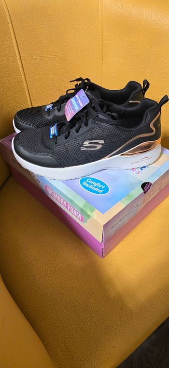 Skechers memory foam 39