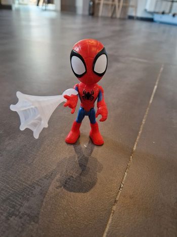 Petite figurine spiderman neuve